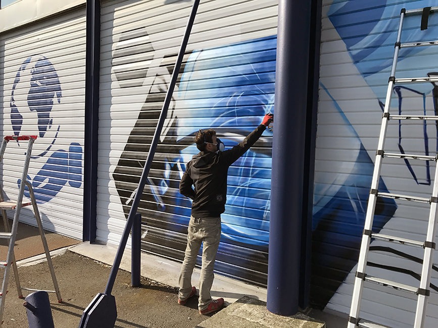 fresque deco graffeur graff rideau metallique aeronautique blagnac graffeur toulouse